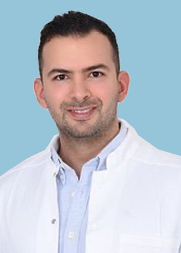 a headshot of Julián Saavedra, MD on a blue background